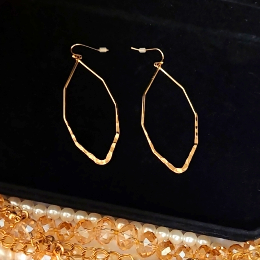 NWT Large Hammered Abstract Hoop Gold Earrings - Picture 5 of 10